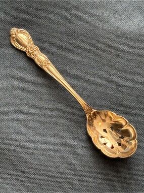 1847 Rogers Bros Silver Plate Heritage Pierced Bon Bon Spoon 6”